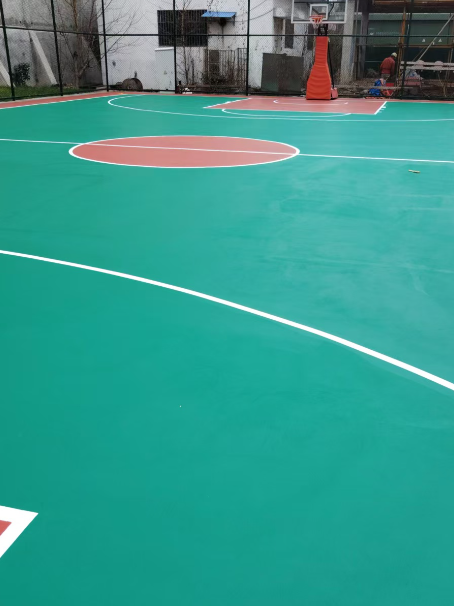 鸡东 球场长期使用易出现地面开裂